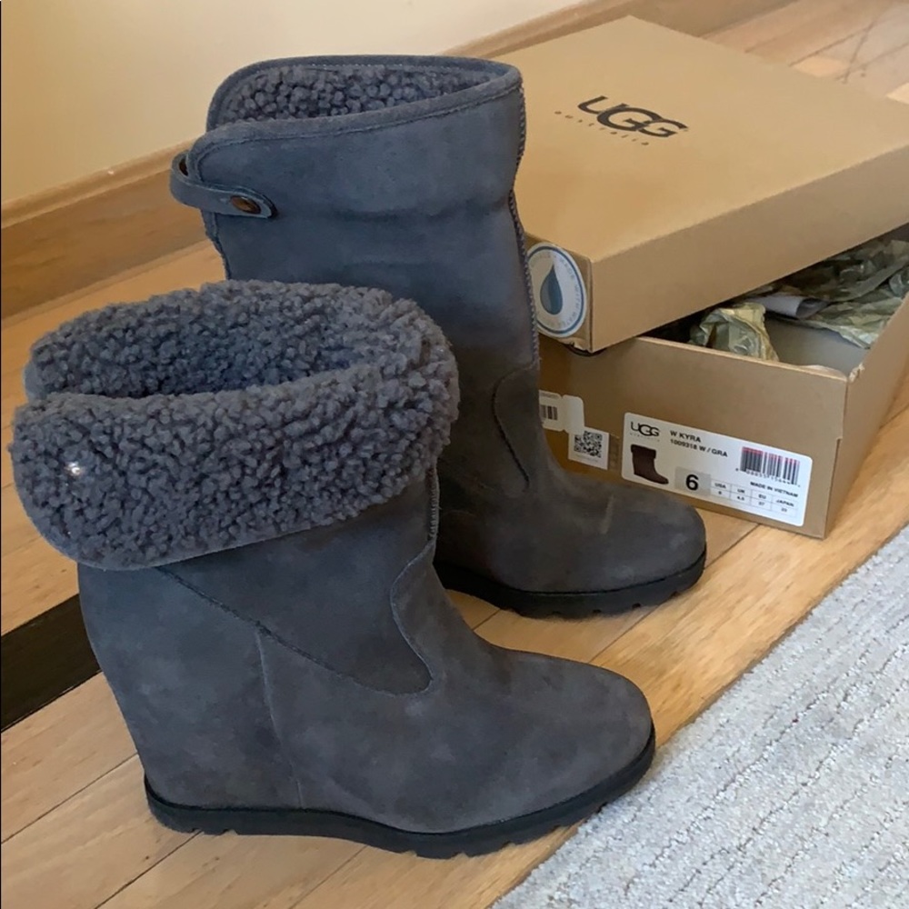 UGG W Kyra size 6 Brand New w Box!